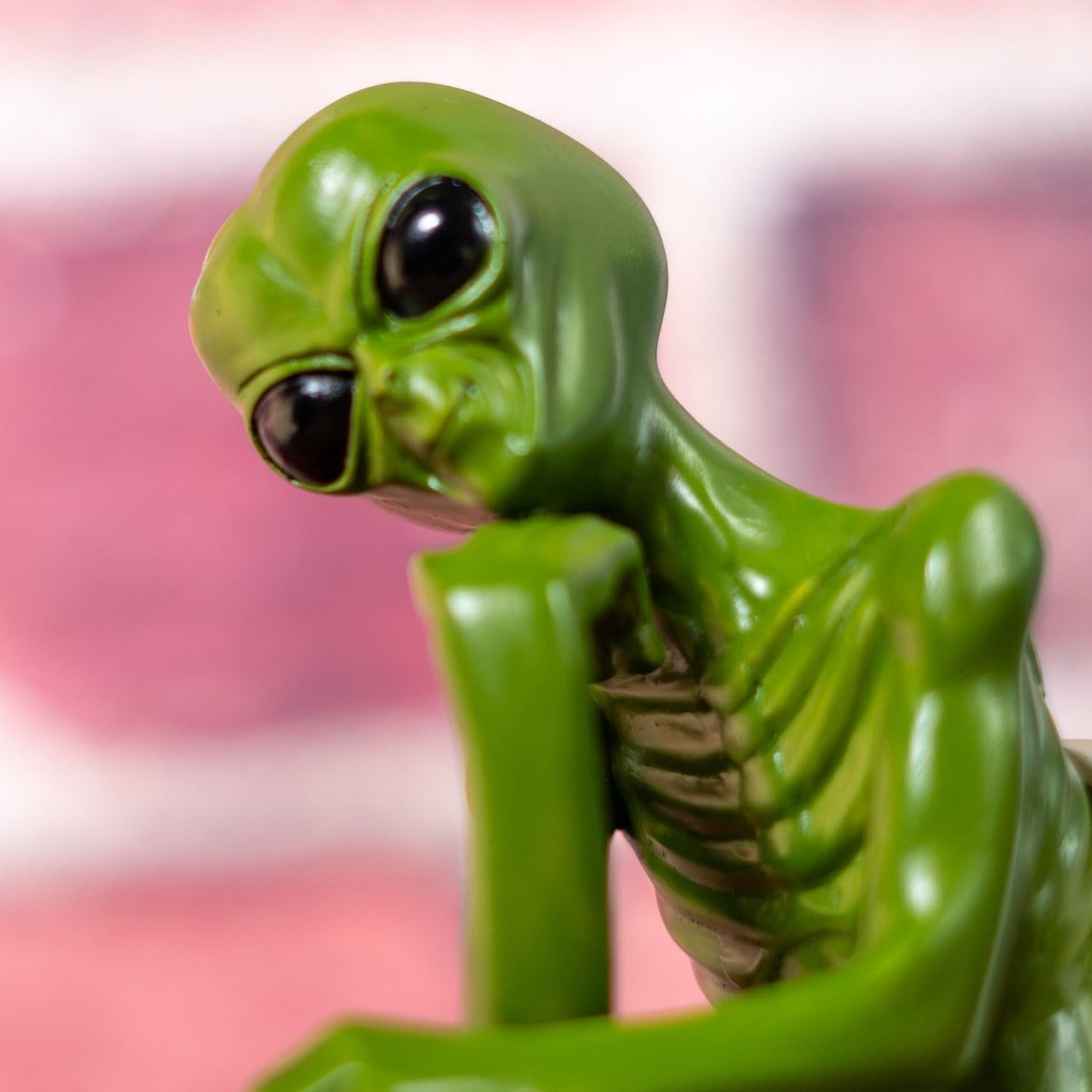 Green Alien Deep Thinker Sitting on Toilet Novelty Figurine Statue 5.8 inch