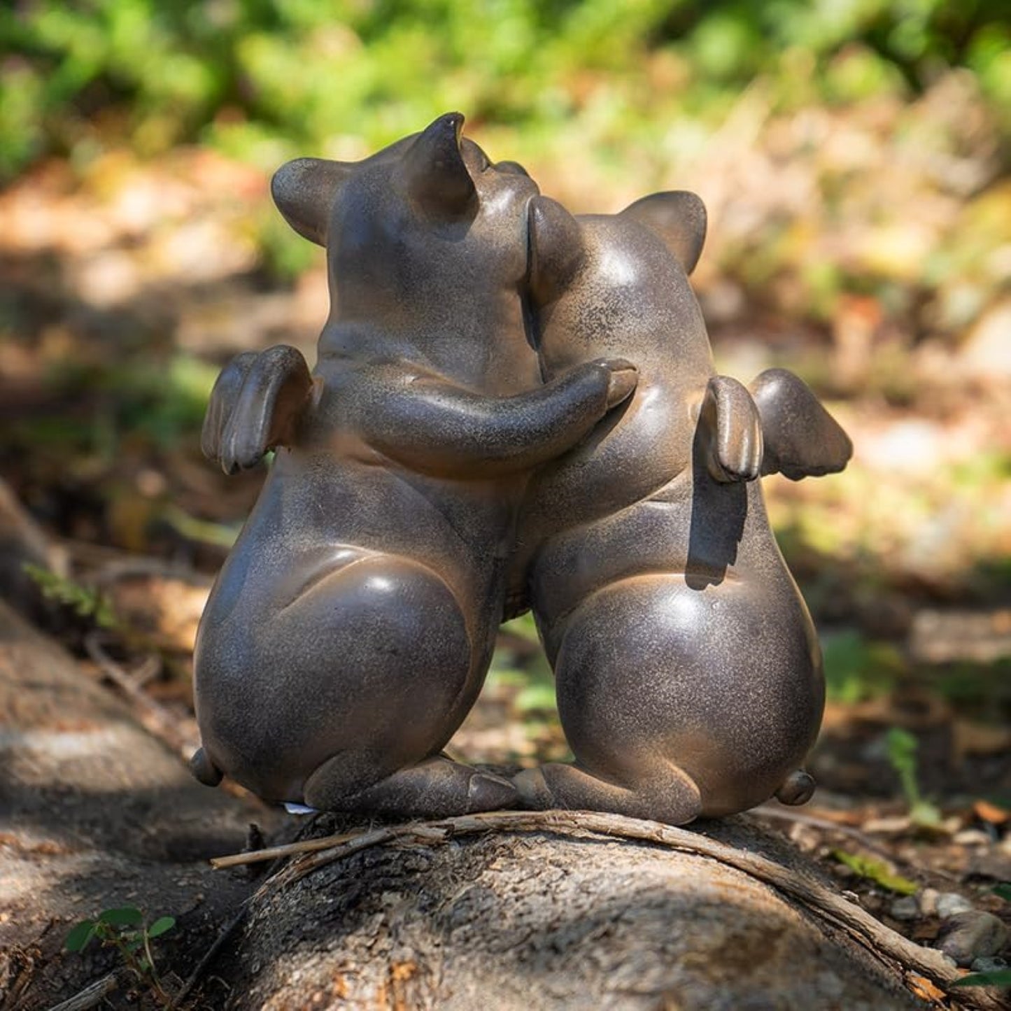 Rustic Flying Pig Couple Hugging Resin Figurine Charming Home Accent 5 inch